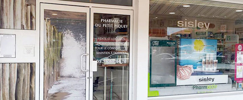 BMJ-publicité Décoration vitrine Pharmacie du Petit Piquey